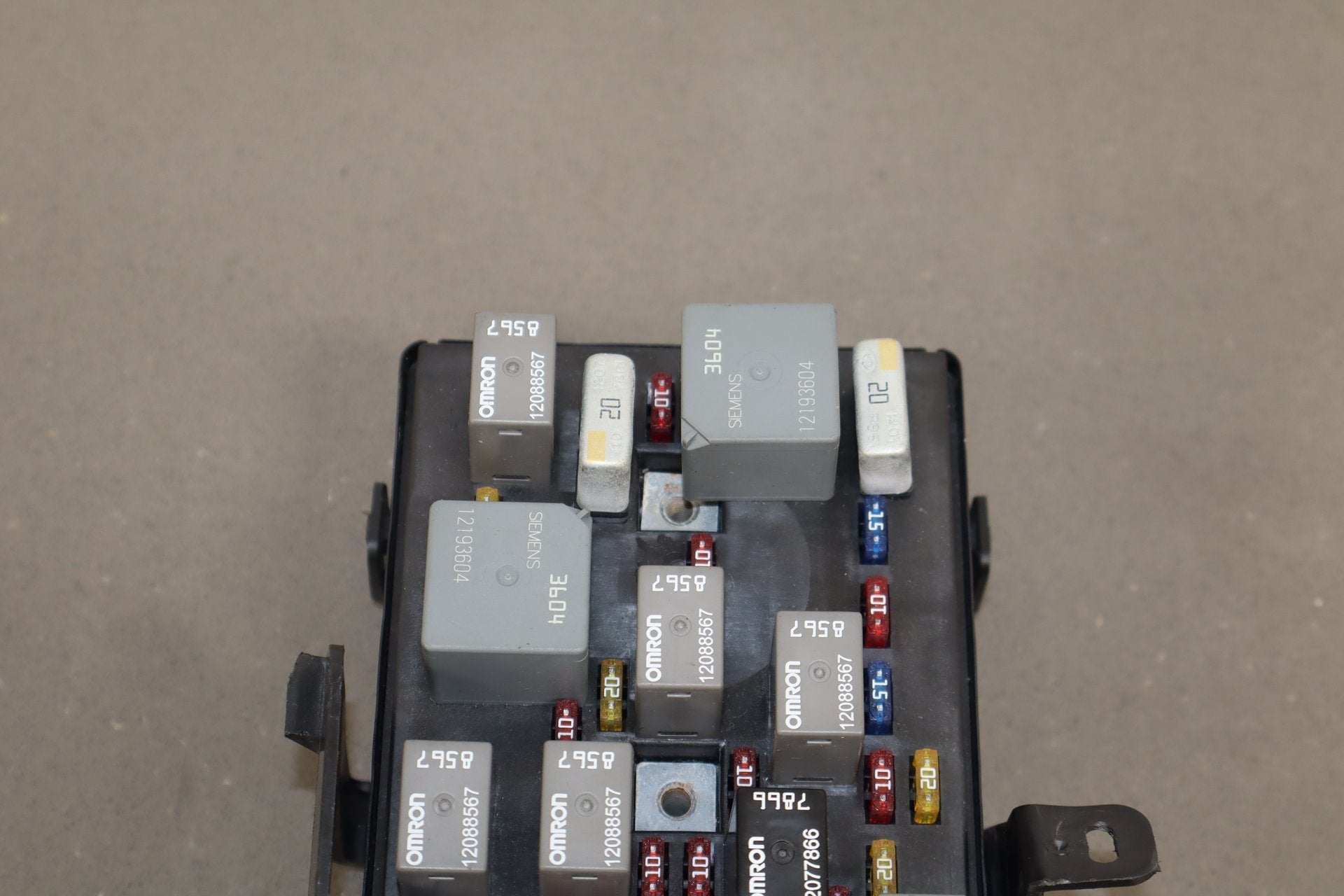 1999-2004 Chevrolet Corvette C5 Interior Fuse Box 12193792