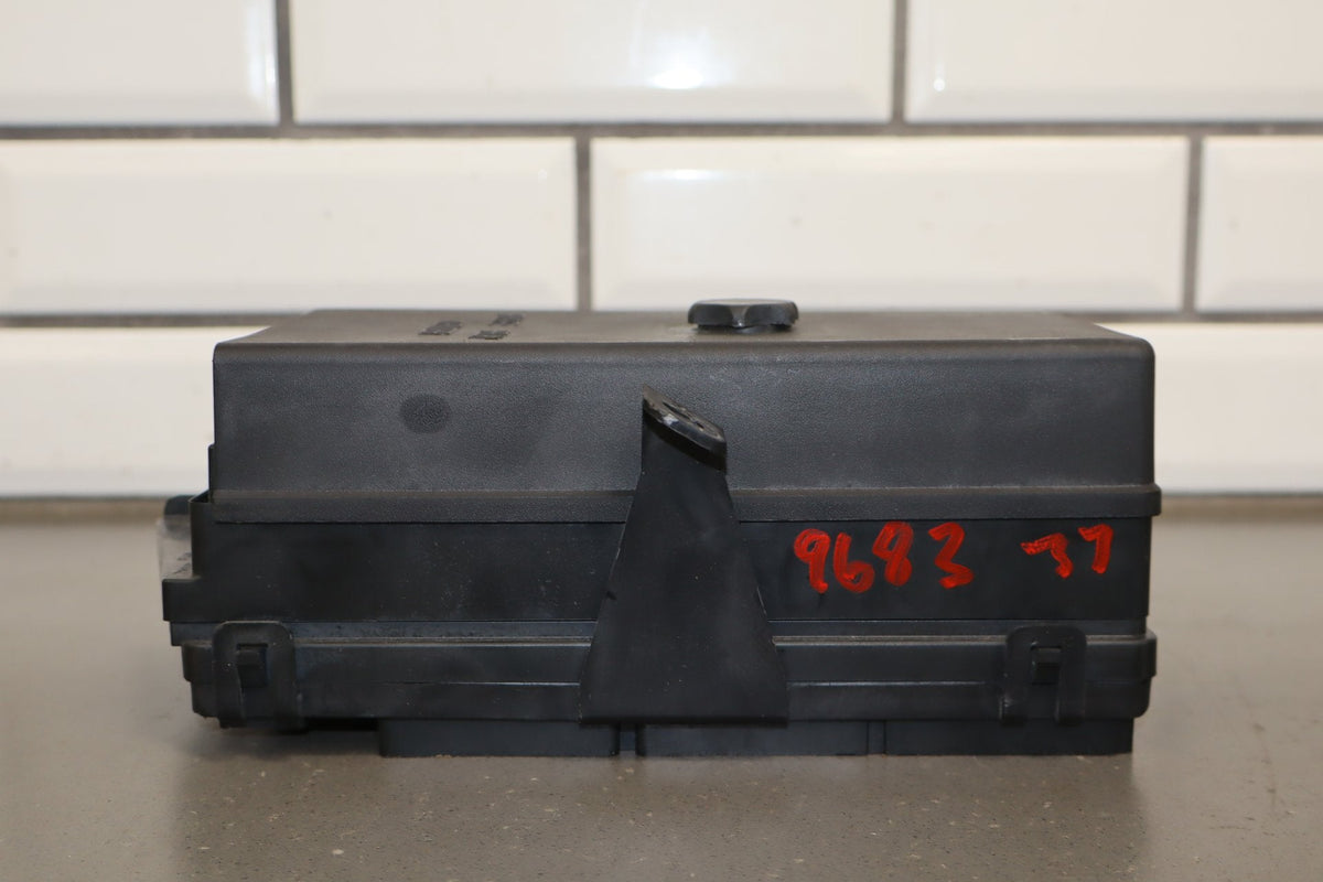 1999-2004 Chevrolet Corvette C5 Interior Fuse Box 12193792