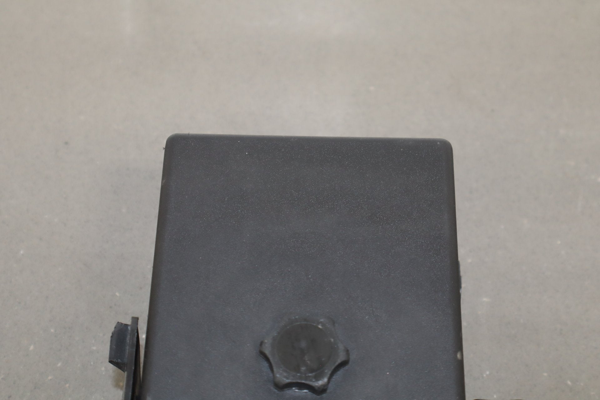 1999-2004 Chevrolet Corvette C5 Interior Fuse Box 12193792