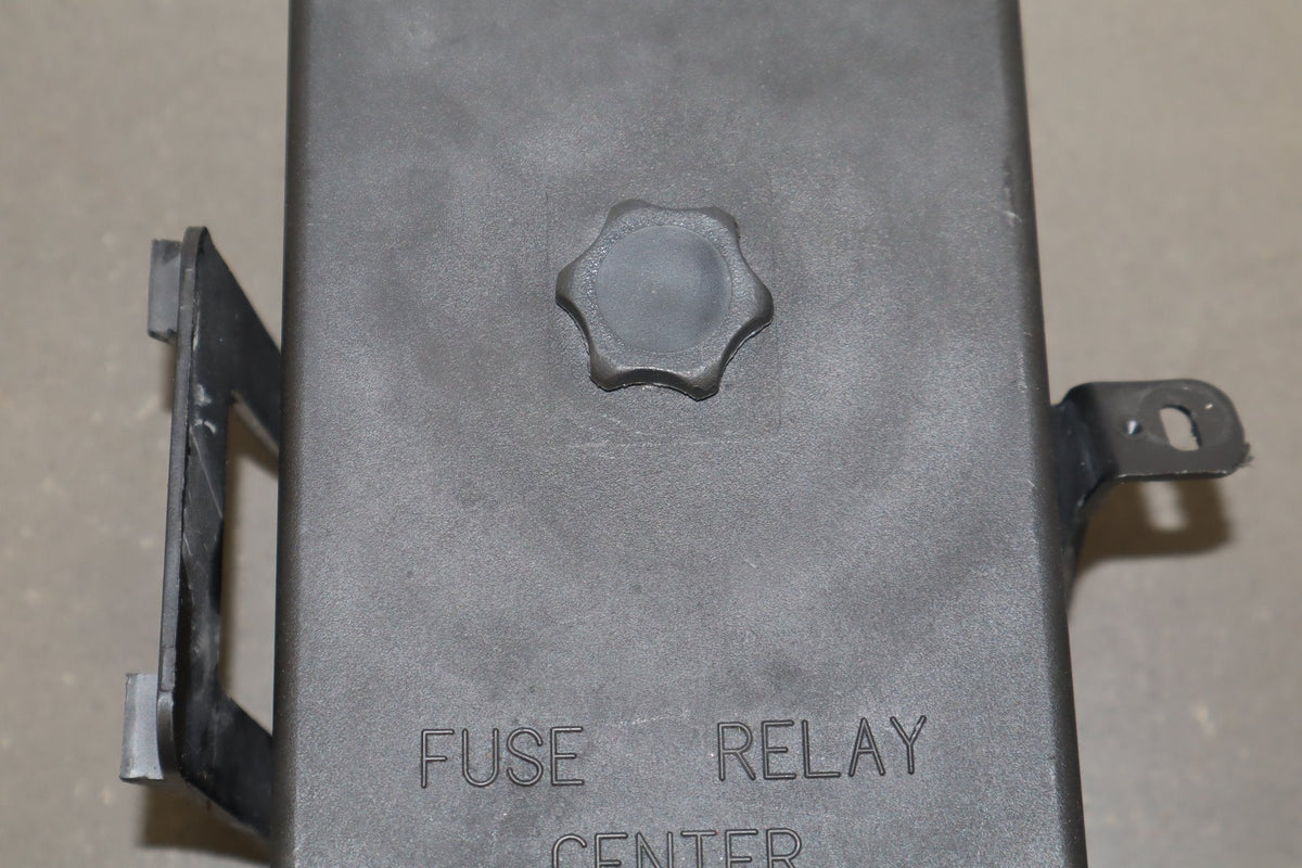 1999-2004 Chevrolet Corvette C5 Interior Fuse Box 12193792