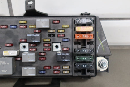 1999-2004 Chevrolet Corvette C5 Interior Fuse Box 12193792