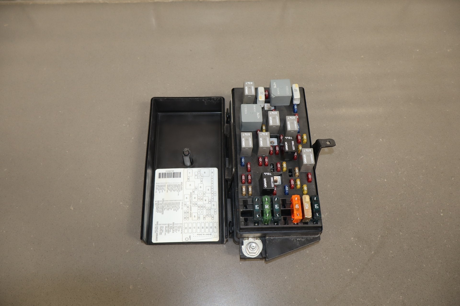 1999-2004 Chevrolet Corvette C5 Interior Fuse Box 12193792