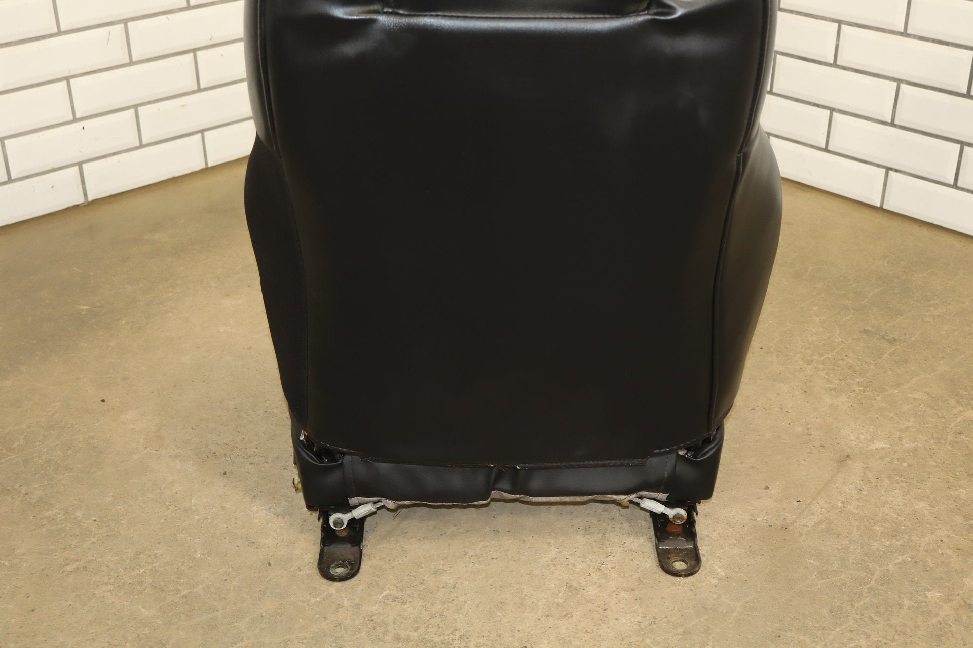 1999-2004 Chevrolet Corvette Passenger Black Leather Sport Seat 88991515 OEM