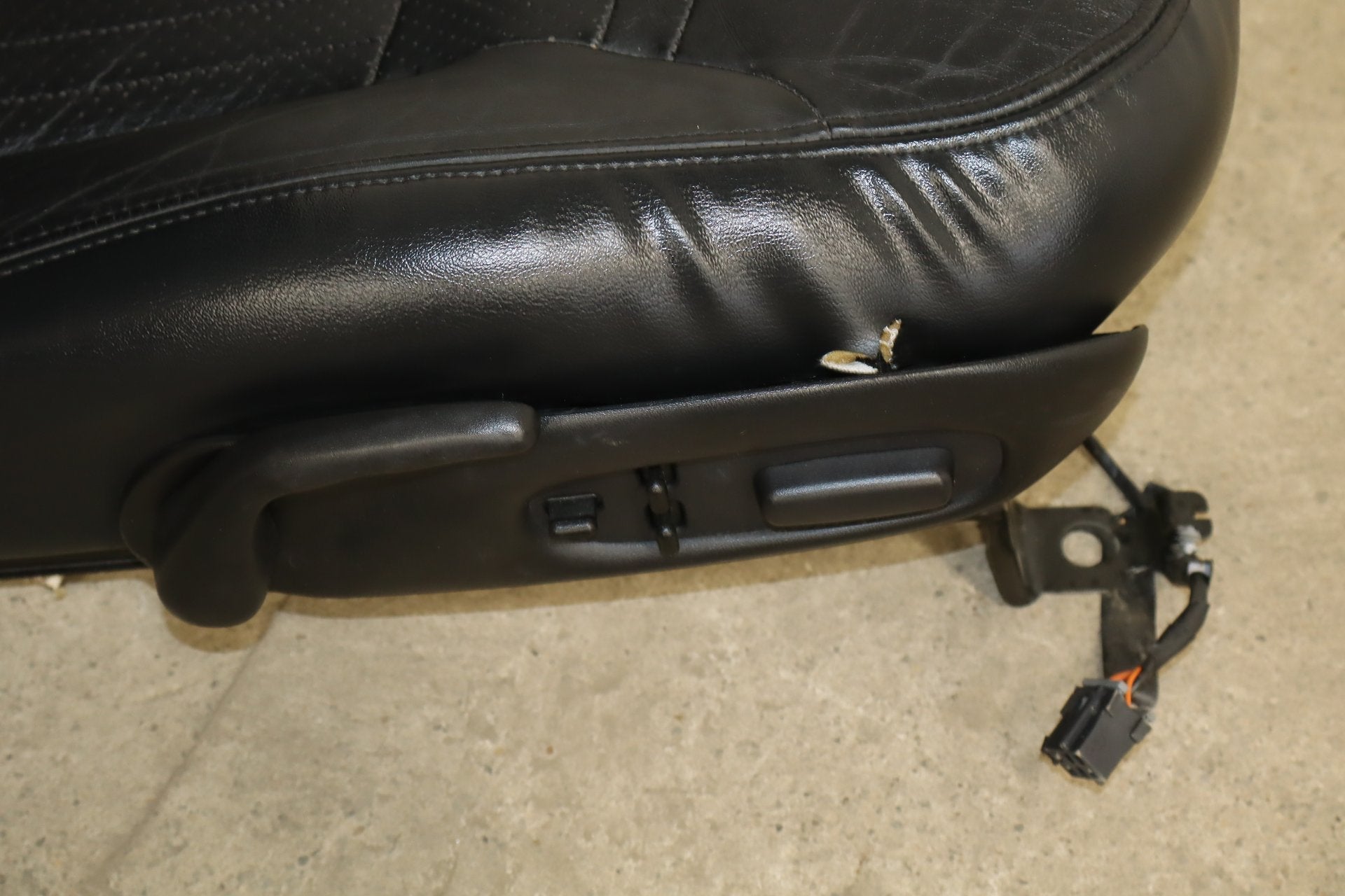 1999-2004 Chevrolet Corvette Passenger Black Leather Sport Seat 88991515 OEM