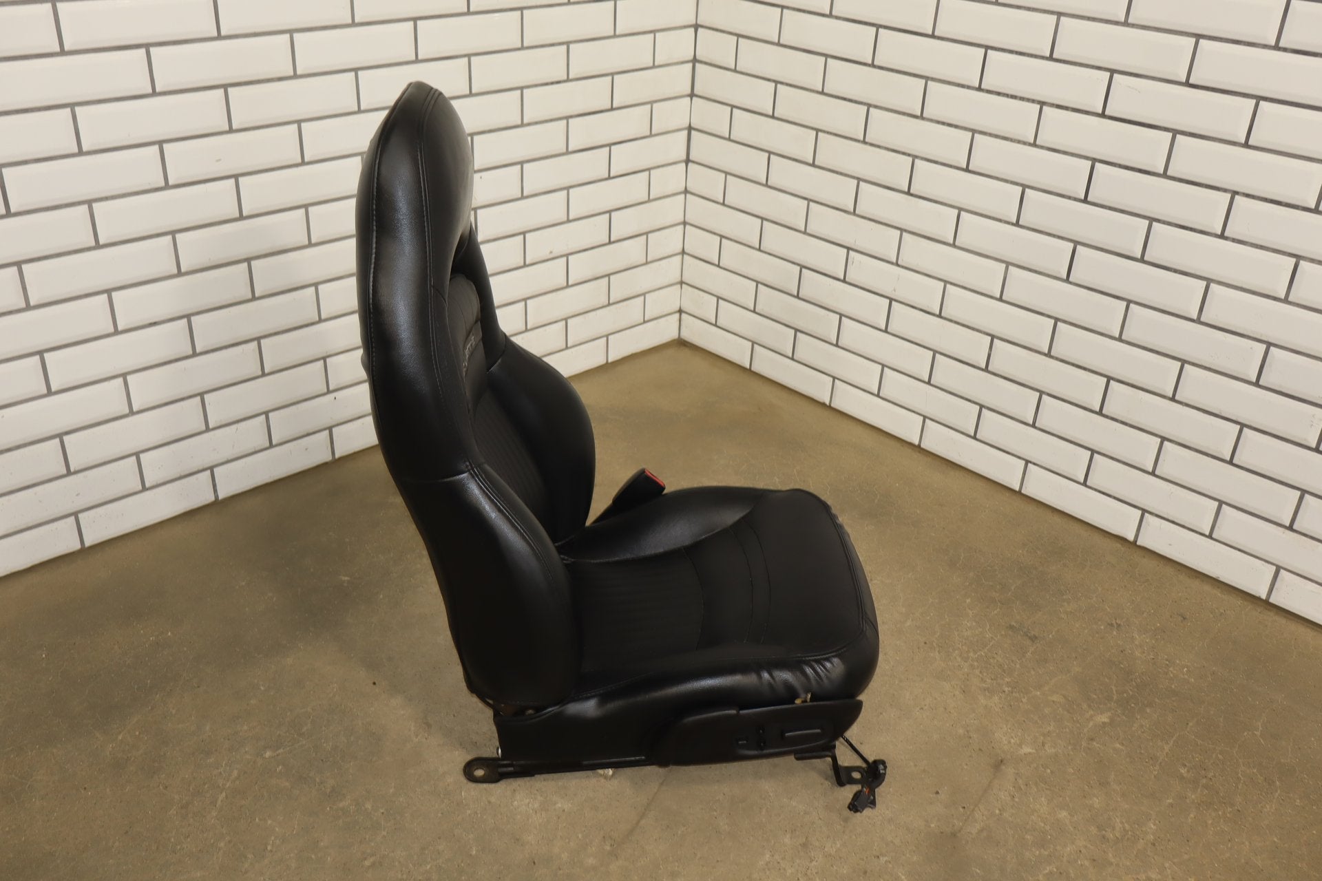 1999-2004 Chevrolet Corvette Passenger Black Leather Sport Seat 88991515 OEM