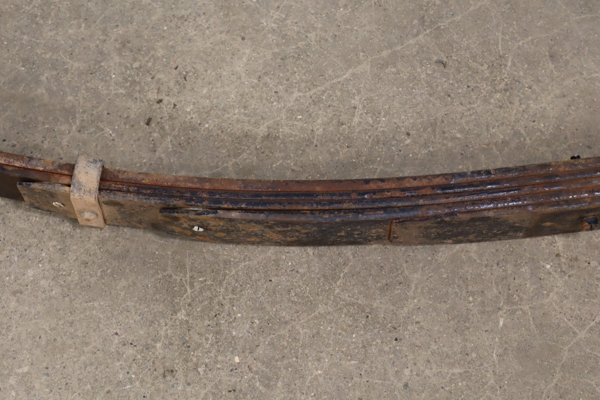 1999-2004 Ford F-350 Super Duty 4WD Front Leaf Spring Pair Southern OEM