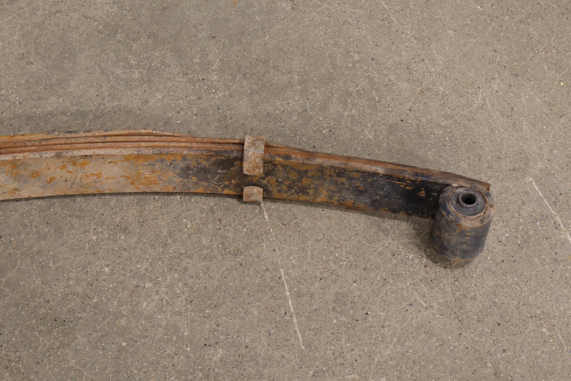 1999-2004 Ford F-350 Super Duty 4WD Front Leaf Spring Pair Southern OEM
