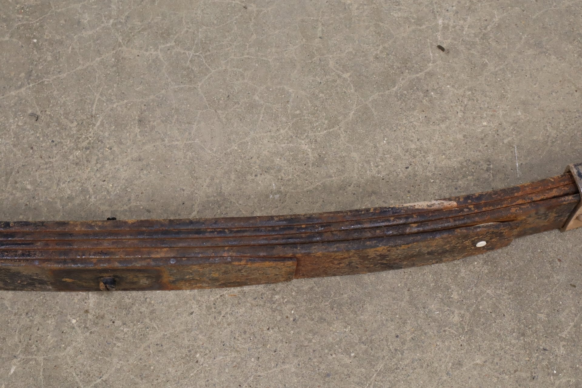 1999-2004 Ford F-350 Super Duty 4WD Front Leaf Spring Pair Southern OEM