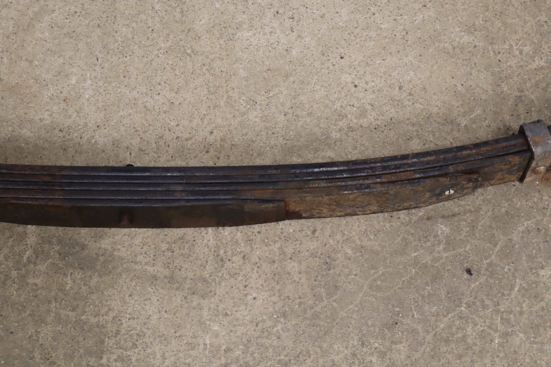 1999-2004 Ford F-350 Super Duty 4WD Front Leaf Spring Pair Southern OEM