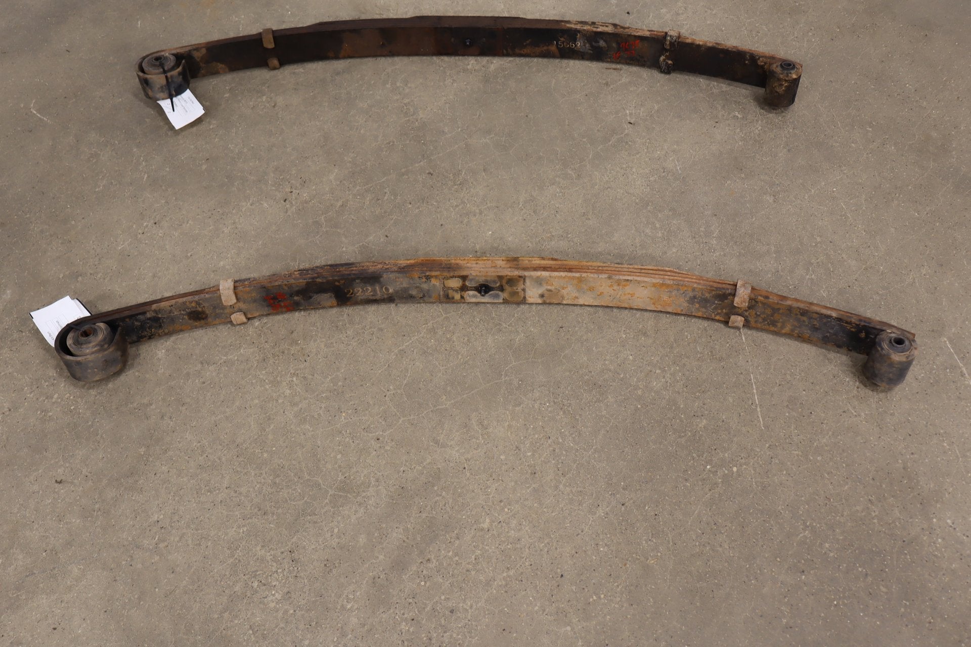 1999-2004 Ford F-350 Super Duty 4WD Front Leaf Spring Pair Southern OEM