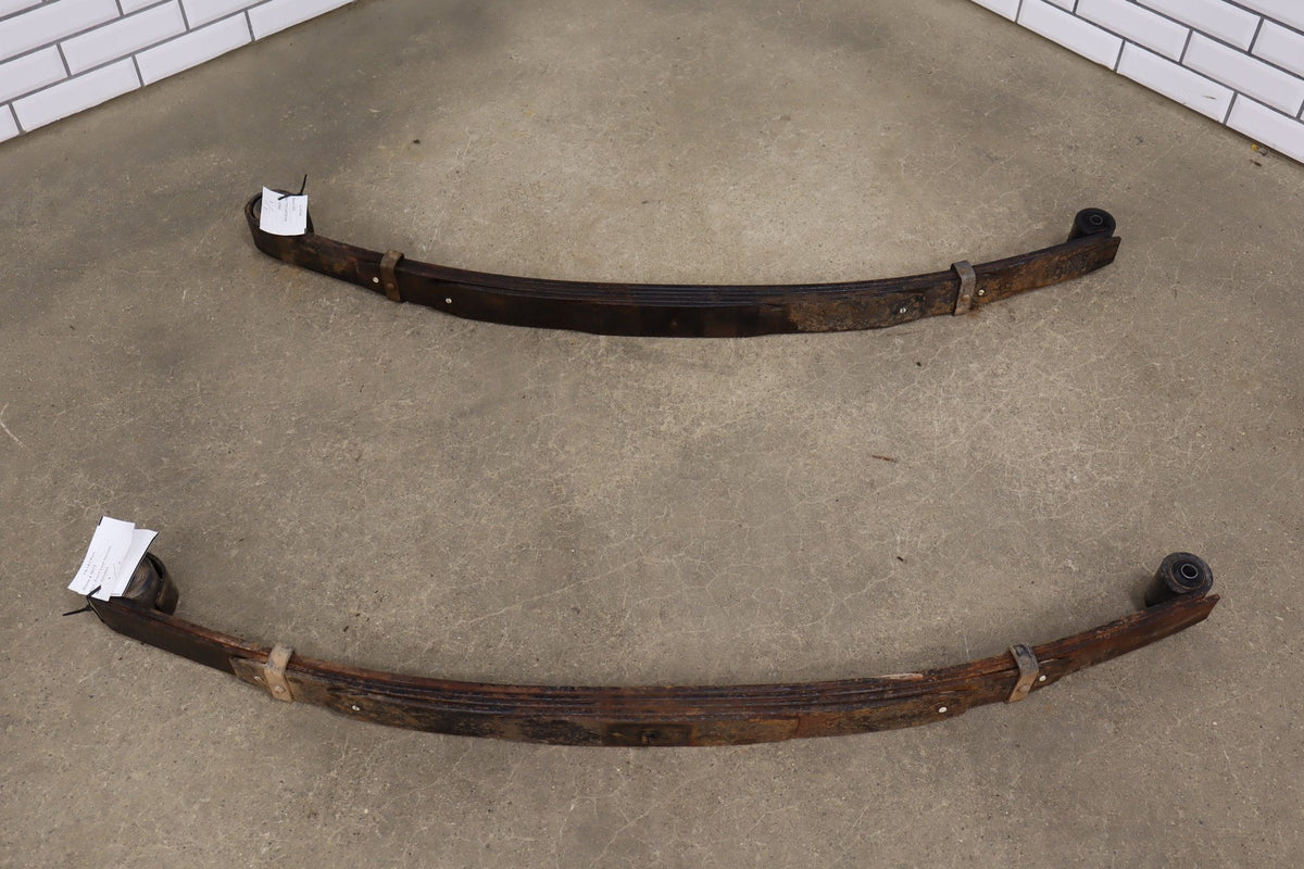 1999-2004 Ford F-350 Super Duty 4WD Front Leaf Spring Pair Southern OEM