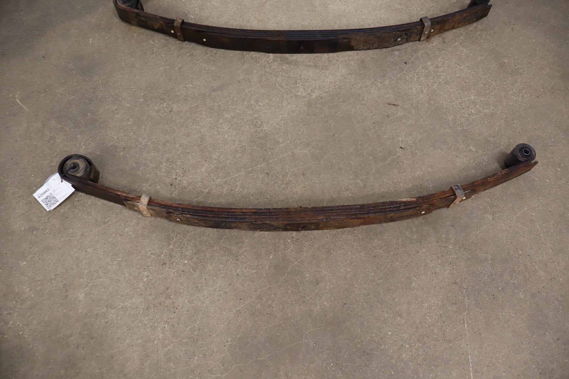 1999-2004 Ford F-350 Super Duty 4WD Front Leaf Spring Pair Southern OEM
