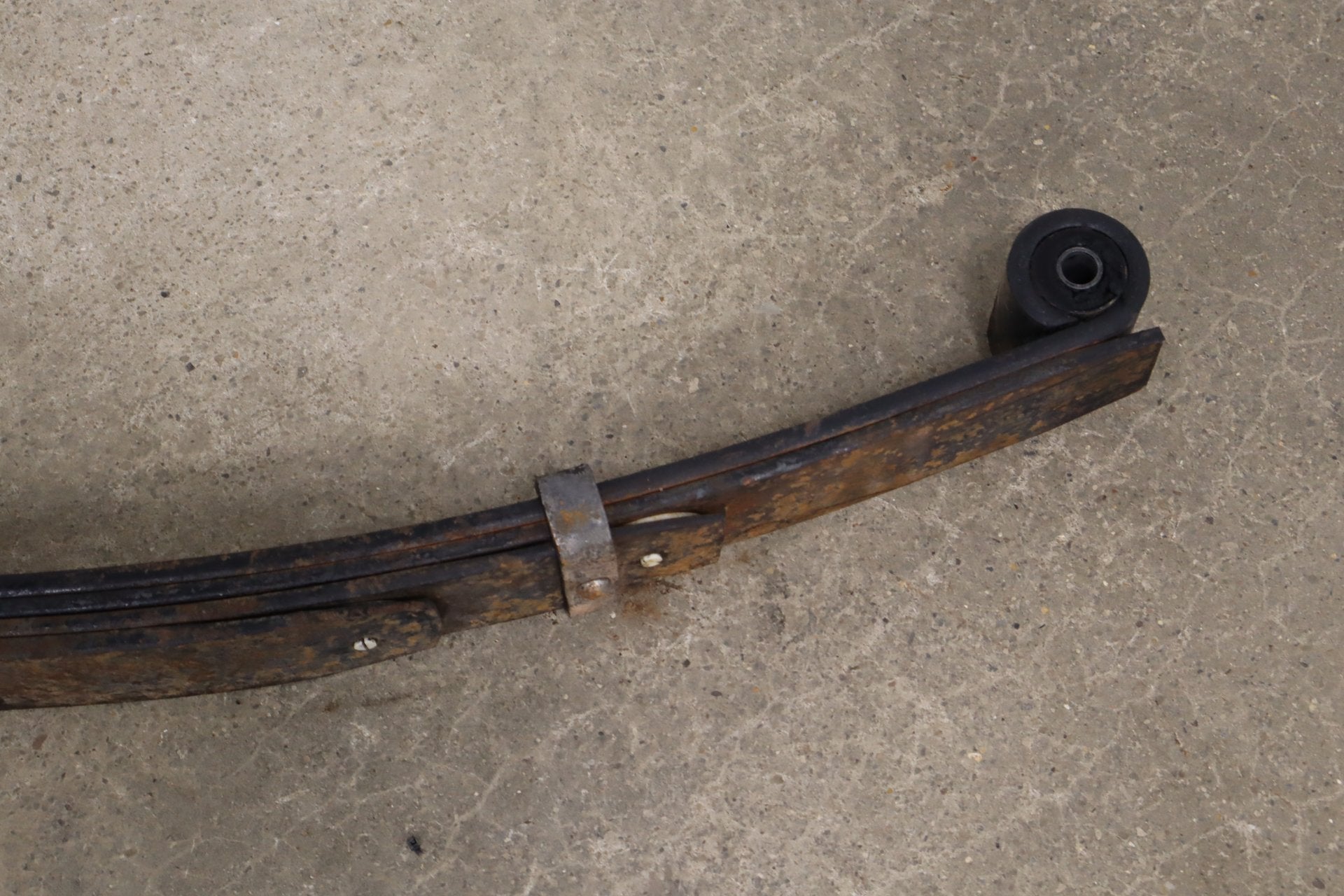 1999-2004 Ford F-350 Super Duty 4WD Front Leaf Spring Pair Southern OEM