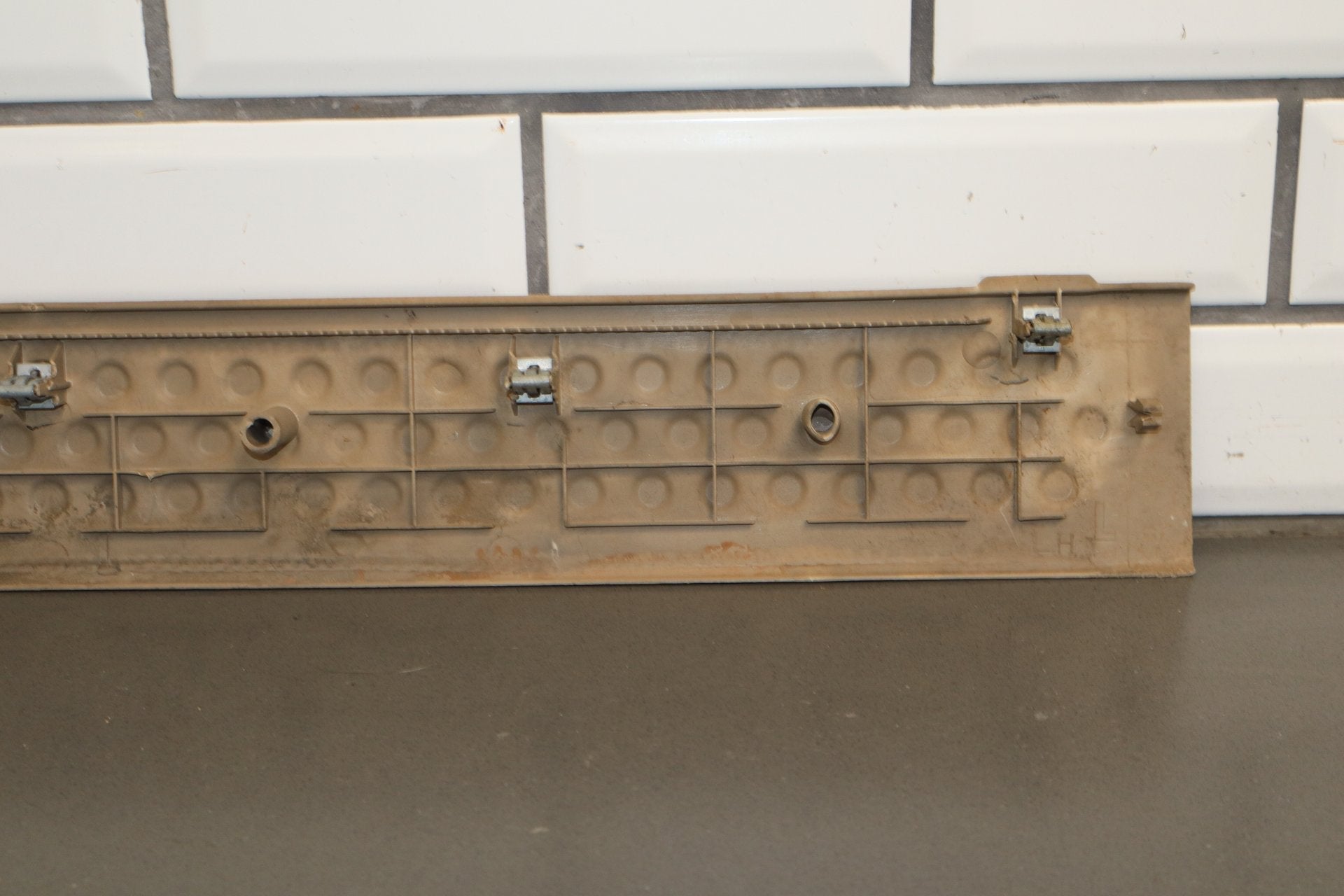 1999-2004 Ford F-350 Super Duty Crew Cab OEM Sill Plates Medium Parchment ()