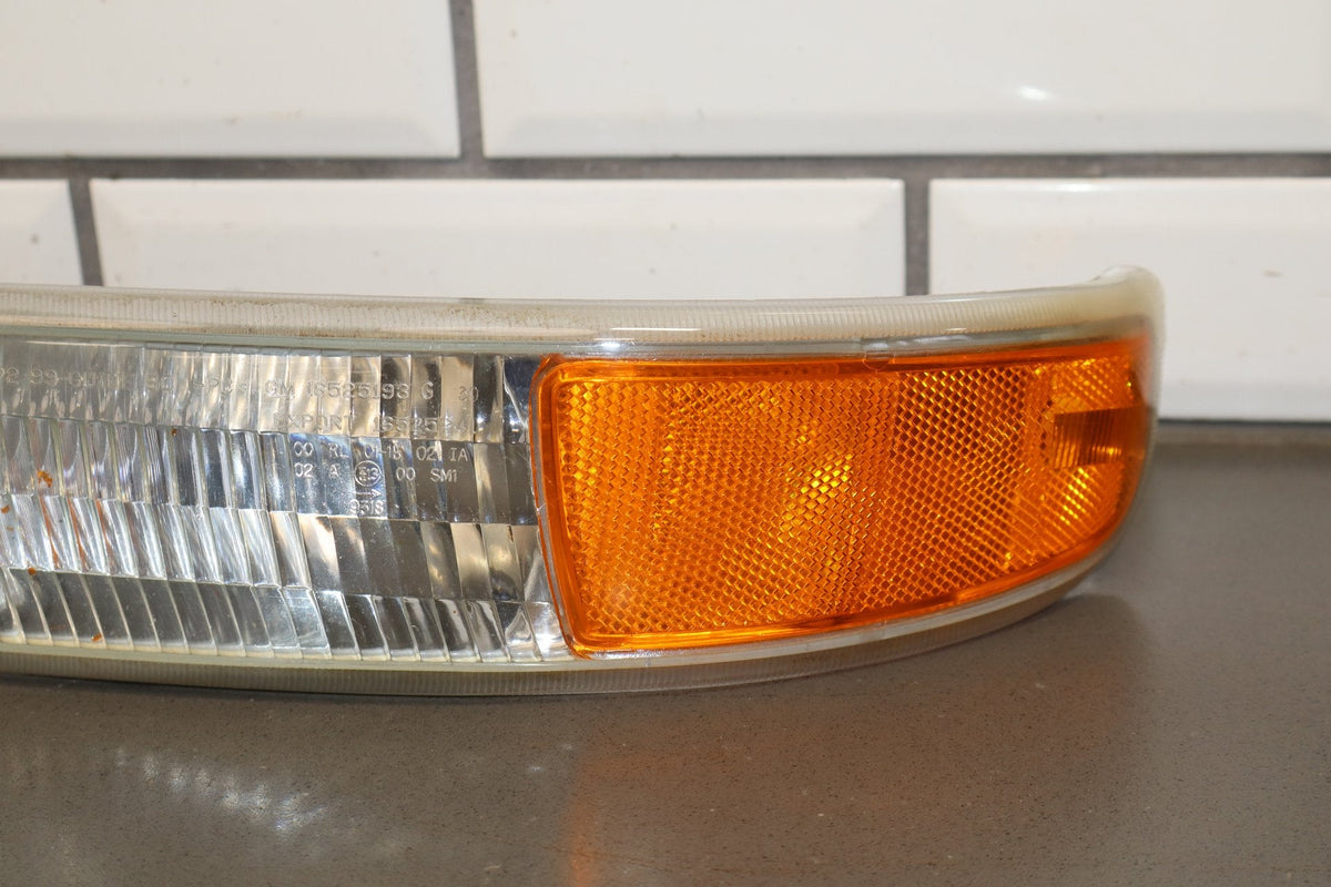1999-2006 Chevrolet Silverado Left Headlamp 16526133