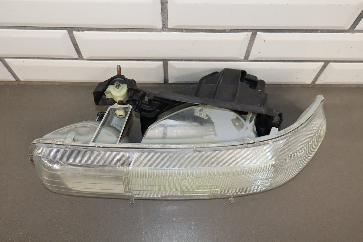 1999-2006 Chevrolet Silverado Left Headlamp 16526133