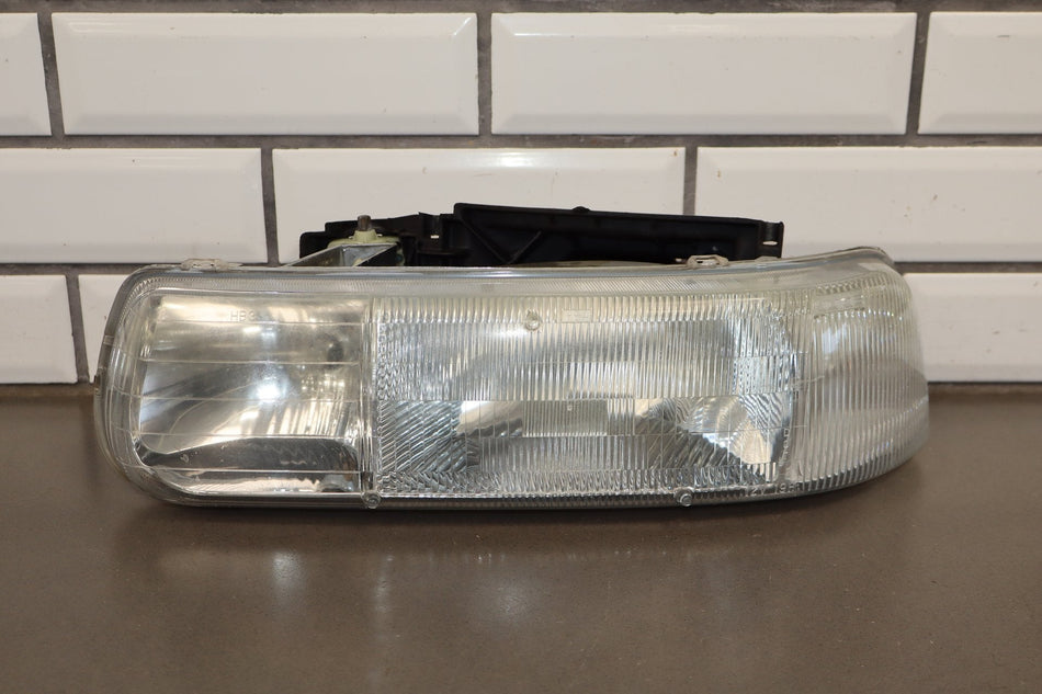 1999-2006 Chevrolet Silverado Left Headlamp 16526133