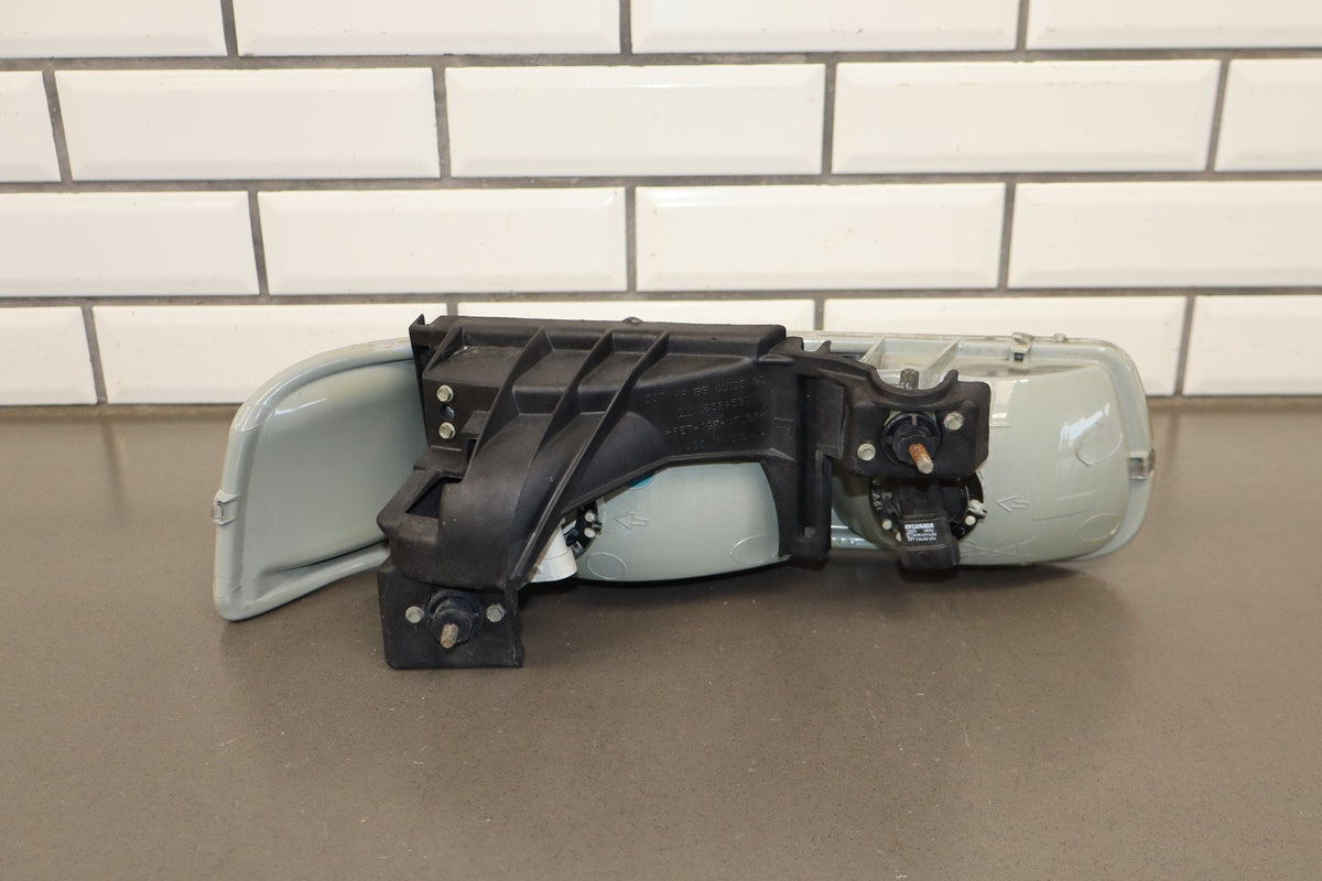 1999-2006 Chevrolet Silverado Left Headlamp 16526133