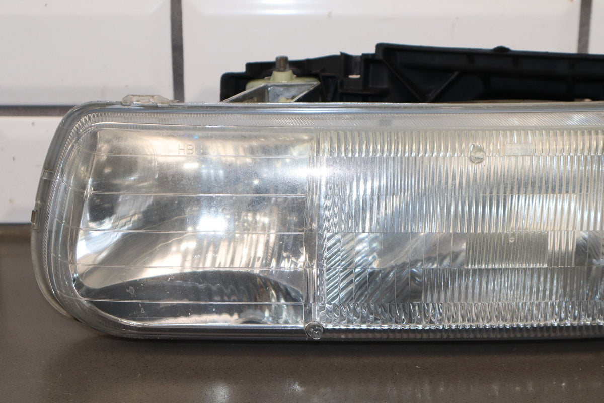1999-2006 Chevrolet Silverado Left Headlamp 16526133