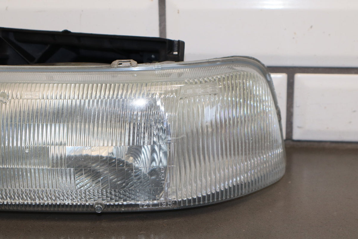 1999-2006 Chevrolet Silverado Left Headlamp 16526133
