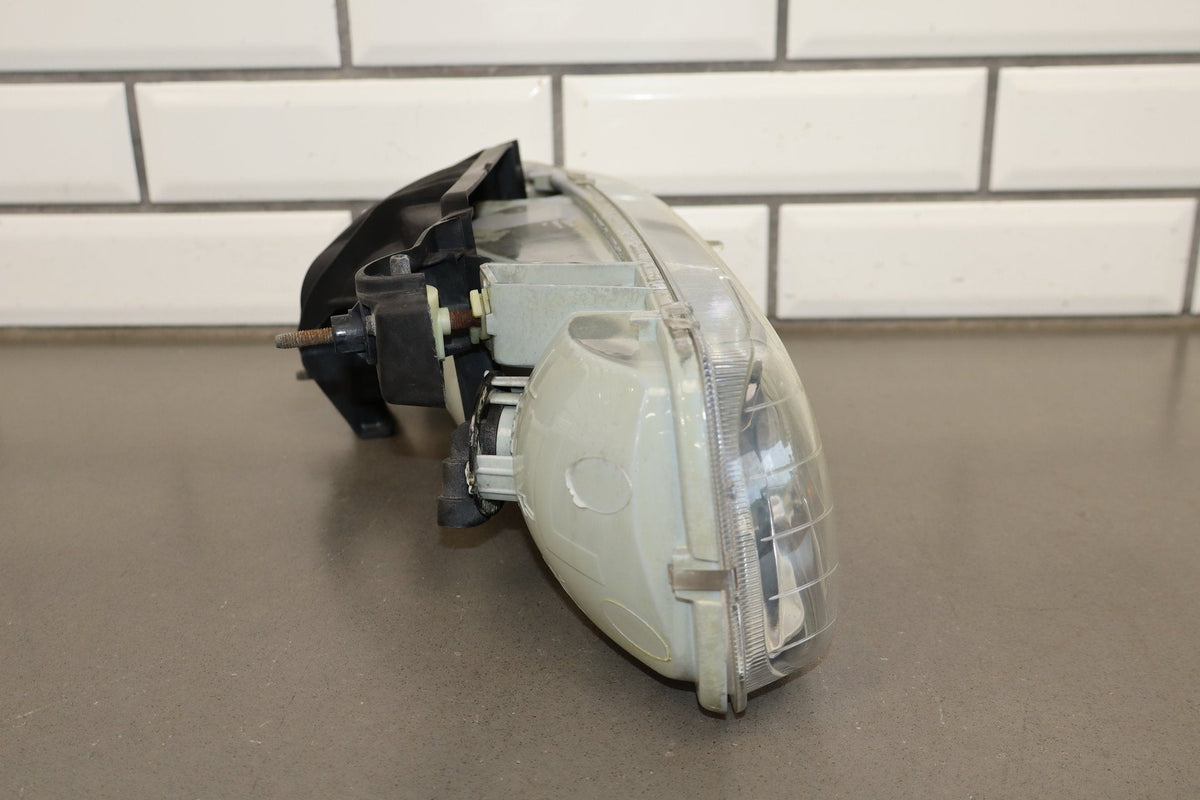 1999-2006 Chevrolet Silverado Left Headlamp 16526133