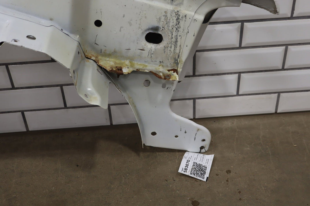 1999 - 2006 Chevy Silverado 2500 HD LS Left Fender 19168844 Summit White 50U