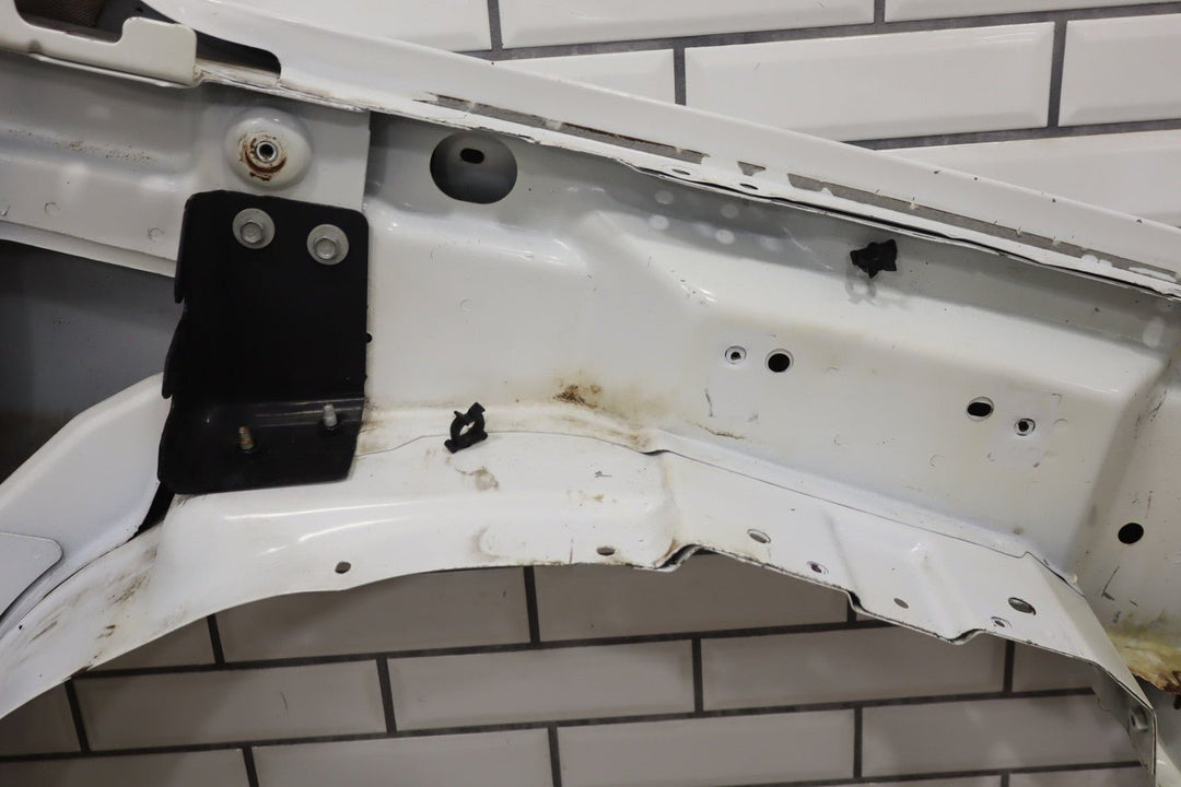 1999 - 2006 Chevy Silverado 2500 HD LS Left Fender 19168844 Summit White 50U