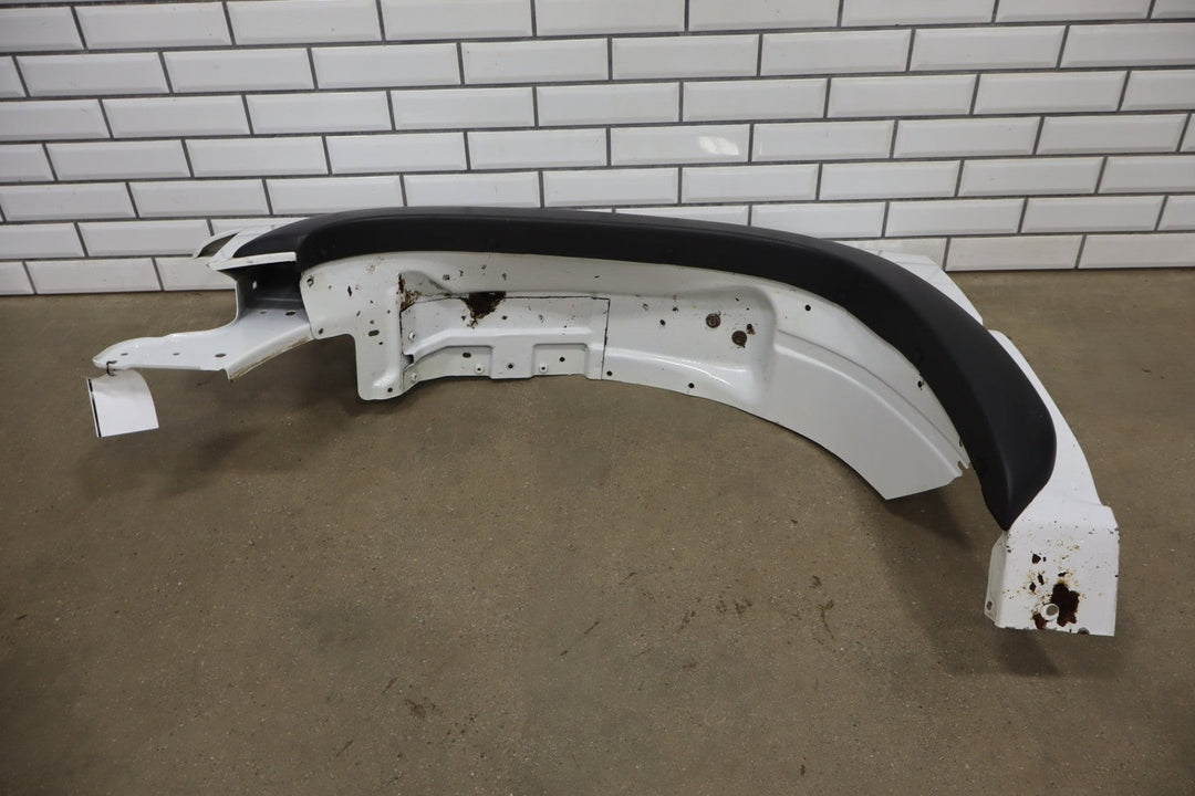 1999 - 2006 Chevy Silverado 2500 HD LS Left Fender 19168844 Summit White 50U