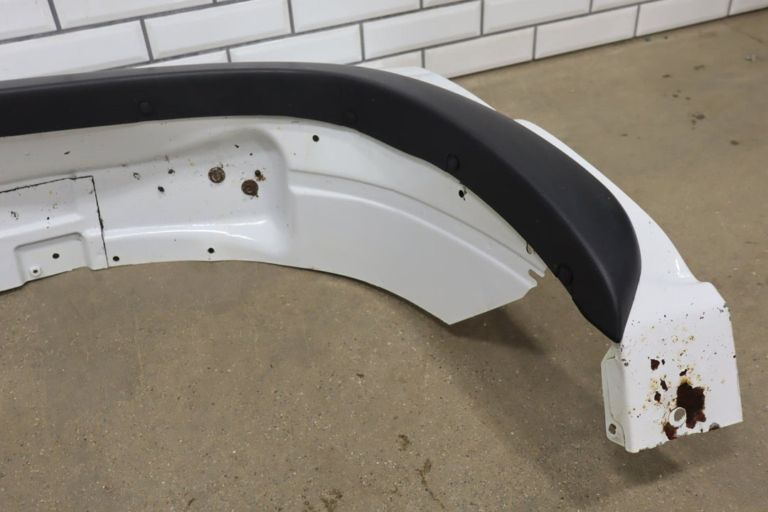 1999 - 2006 Chevy Silverado 2500 HD LS Left Fender 19168844 Summit White 50U