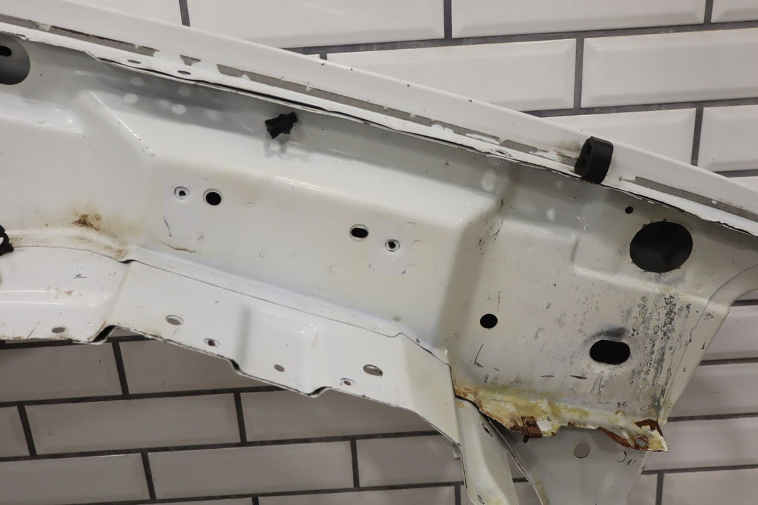 1999 - 2006 Chevy Silverado 2500 HD LS Left Fender 19168844 Summit White 50U