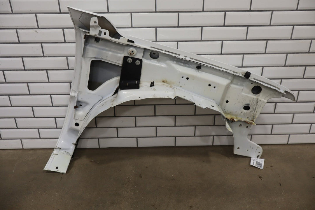 1999 - 2006 Chevy Silverado 2500 HD LS Left Fender 19168844 Summit White 50U