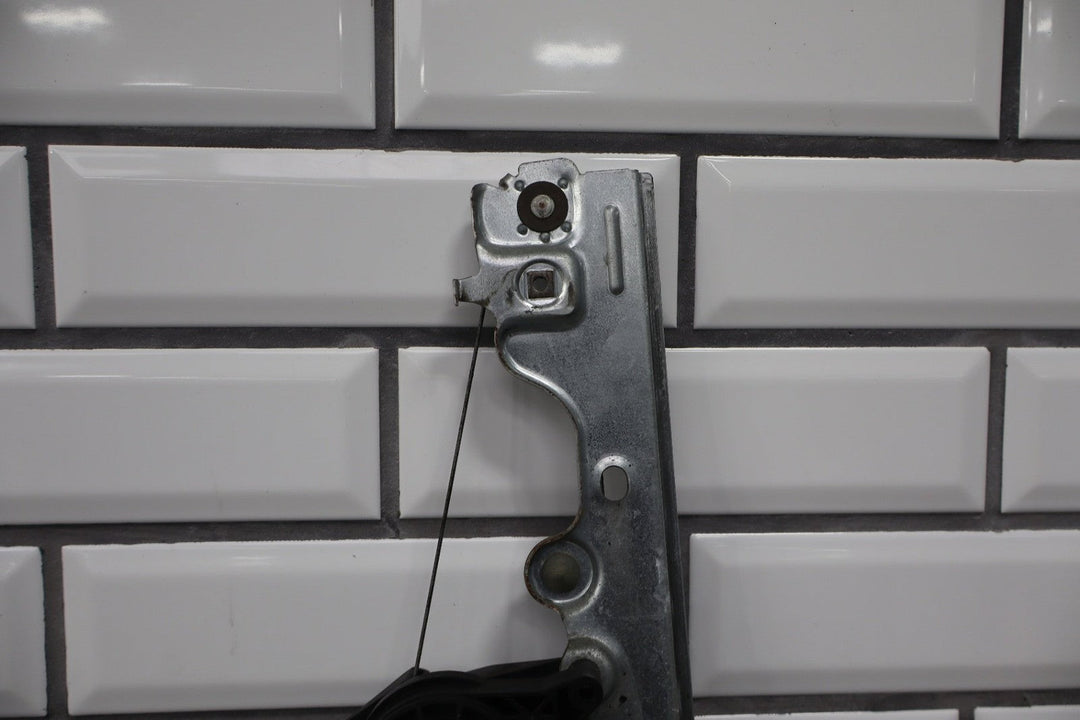 1999 - 2007 Cadillac Escalade Left Front Door Regulator 19120846 OEM