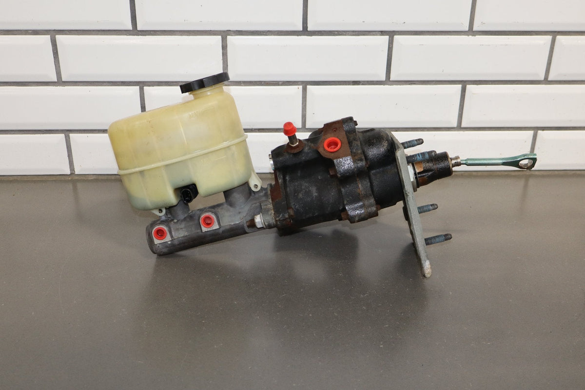 1999-2007 Chevrolet Silverado 2500 Brake Booster 15861643 OEM
