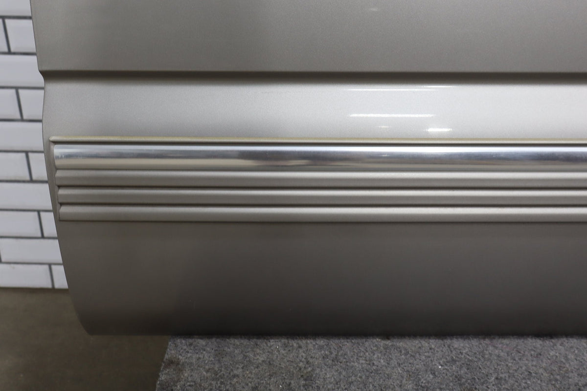 1999-2007 Chevrolet Silverado 2500 GMT800- Right Front Door PN: 15017224
