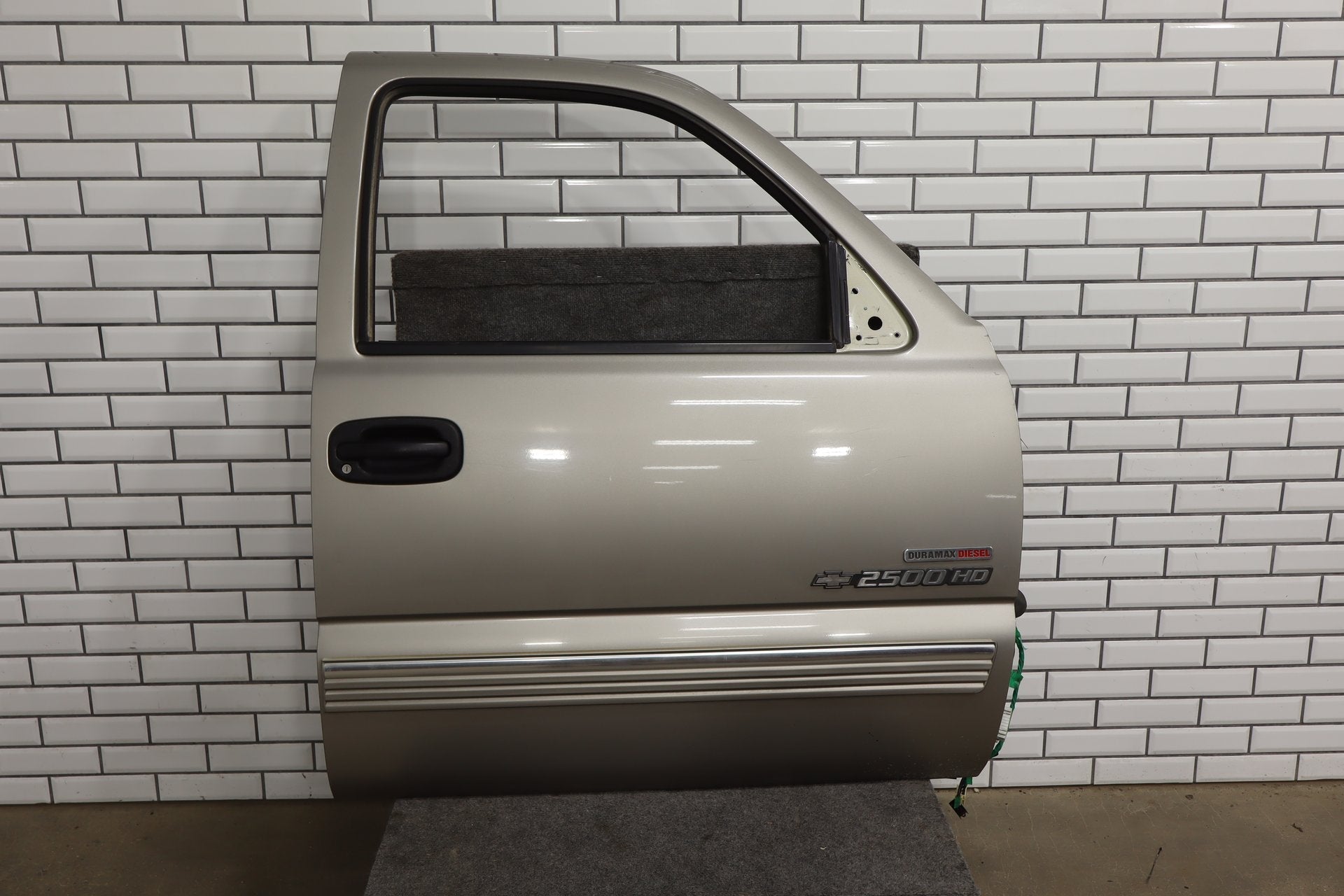 1999-2007 Chevrolet Silverado 2500 GMT800- Right Front Door PN: 15017224