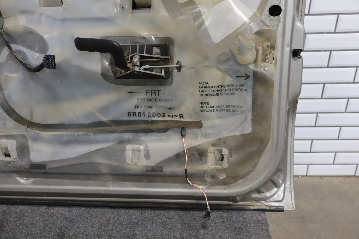 1999-2007 Chevrolet Silverado 2500 GMT800- Right Front Door PN: 15017224