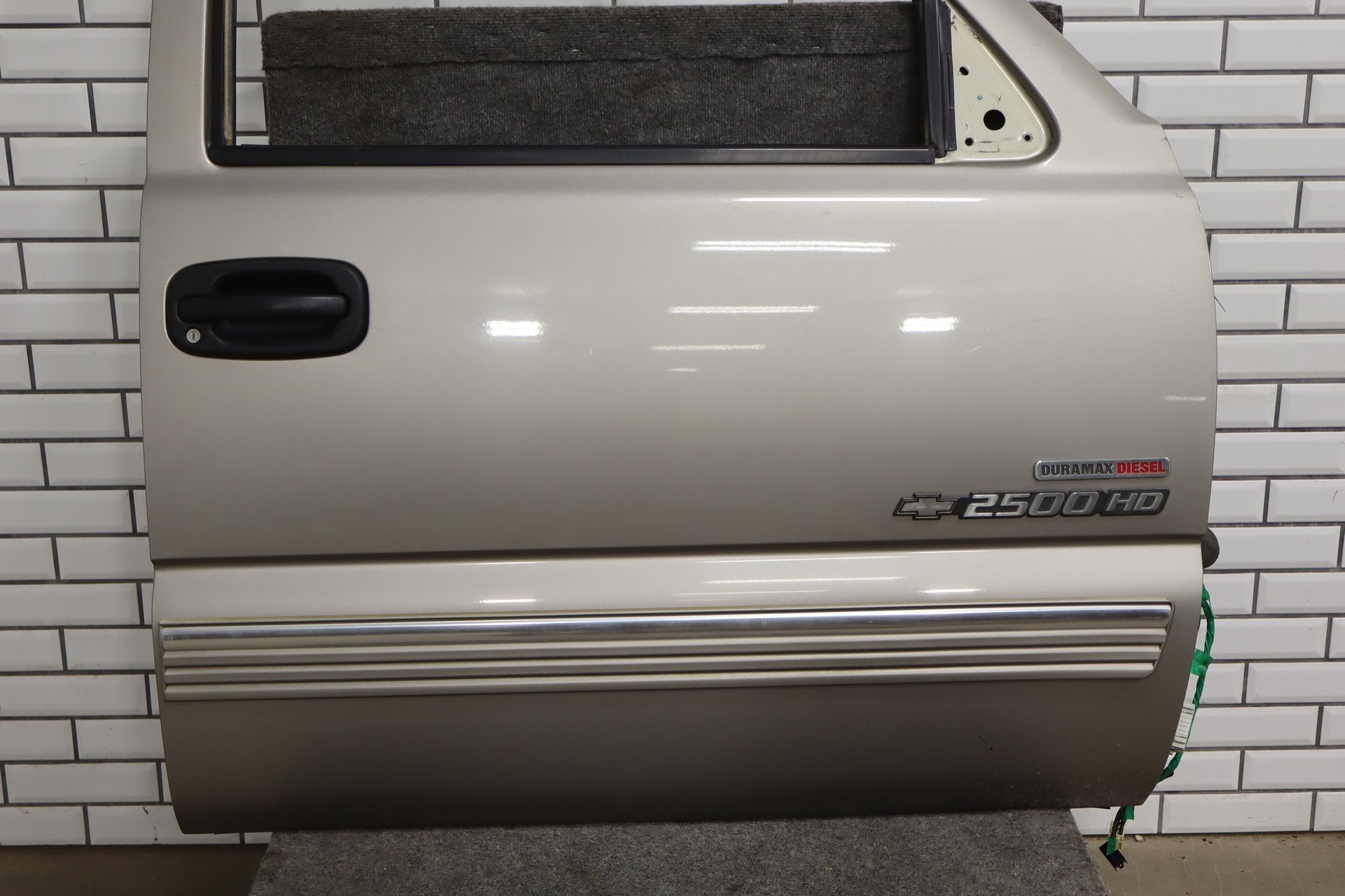 1999-2007 Chevrolet Silverado 2500 GMT800- Right Front Door PN: 15017224
