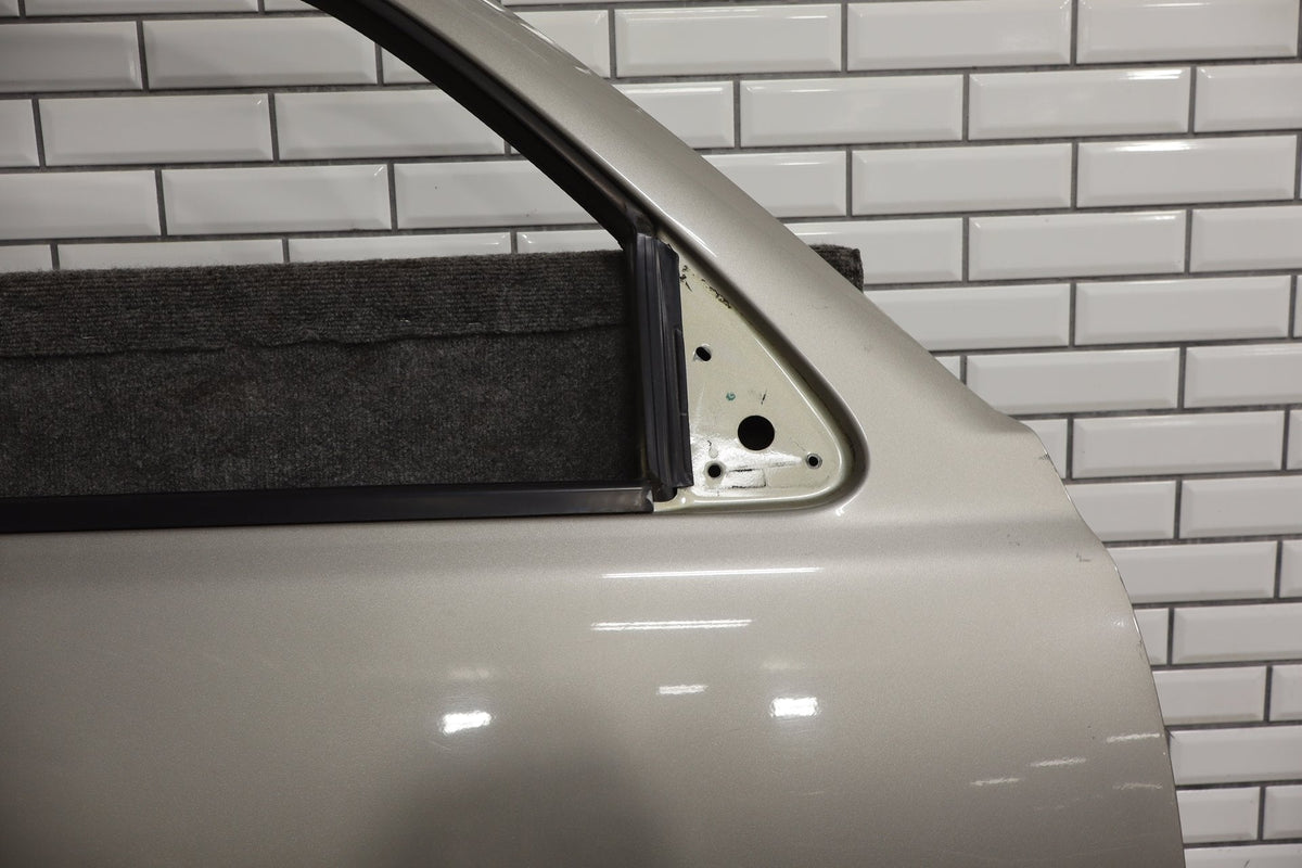 1999-2007 Chevrolet Silverado 2500 GMT800- Right Front Door PN: 15017224