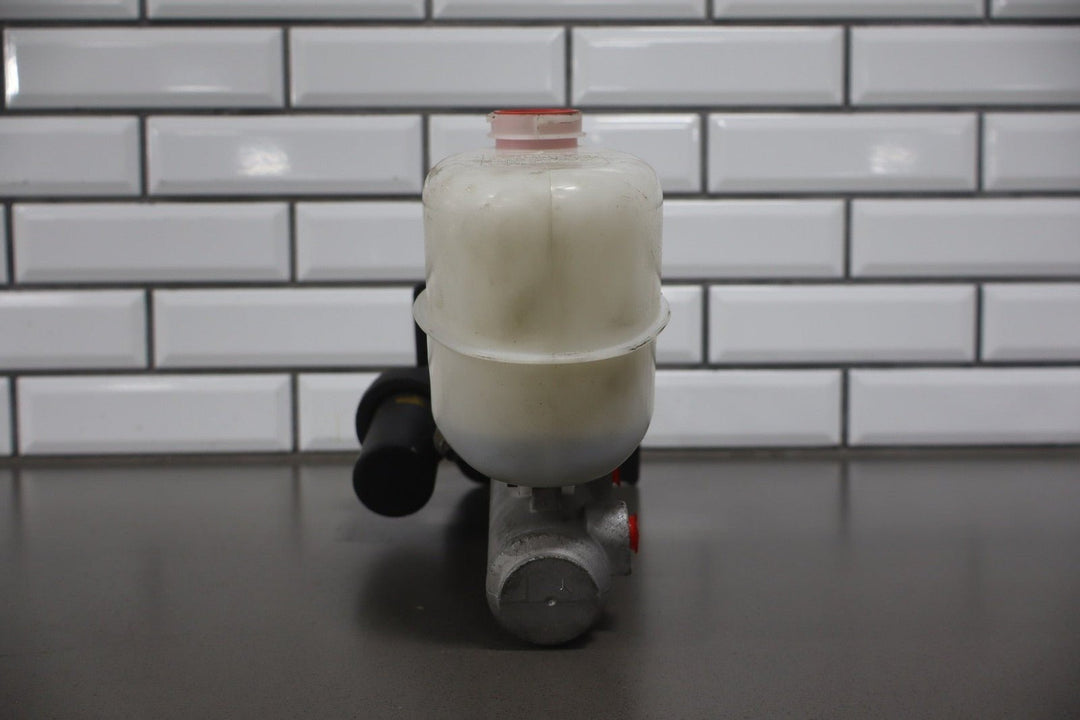 1999 - 2007 Chevrolet Silverado 2500 HD Power Brake Booster 15861643 OEM