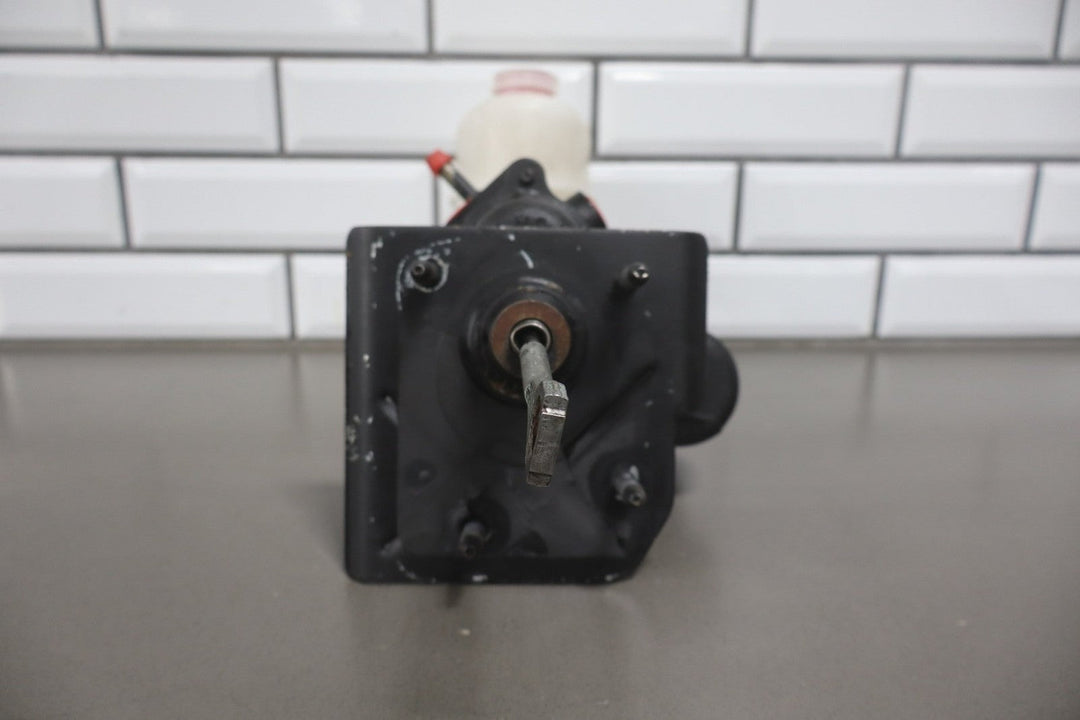 1999 - 2007 Chevrolet Silverado 2500 HD Power Brake Booster 15861643 OEM