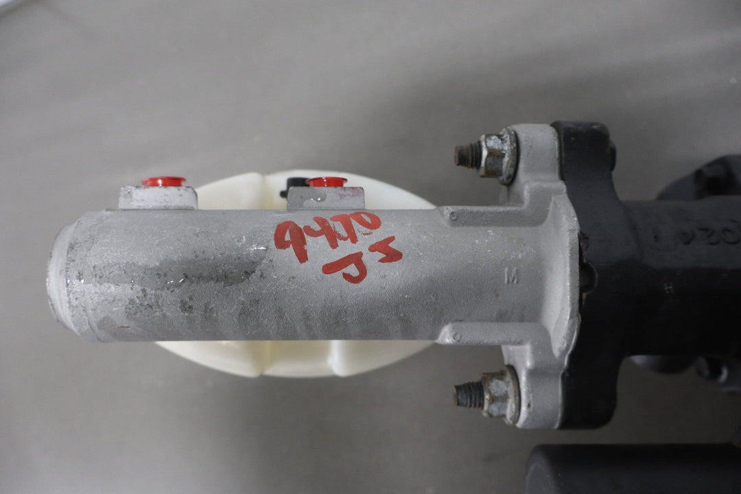 1999 - 2007 Chevrolet Silverado 2500 HD Power Brake Booster 15861643 OEM