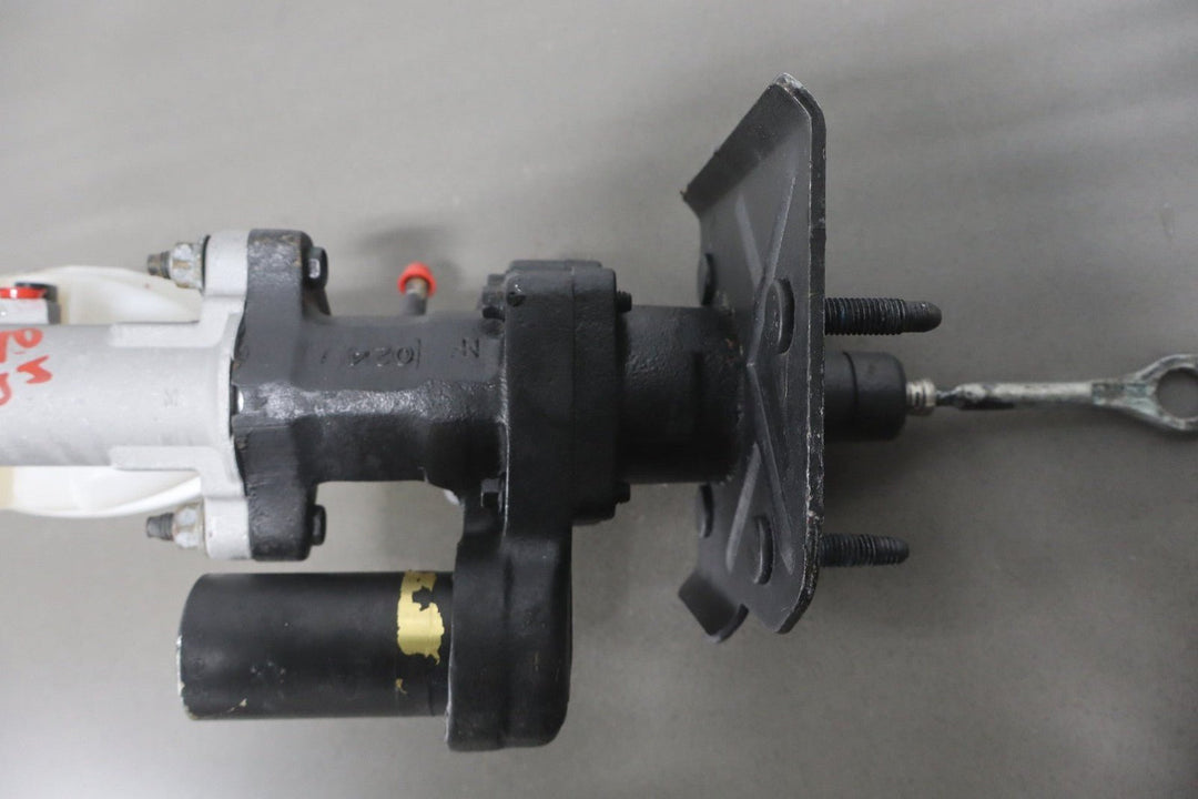 1999 - 2007 Chevrolet Silverado 2500 HD Power Brake Booster 15861643 OEM