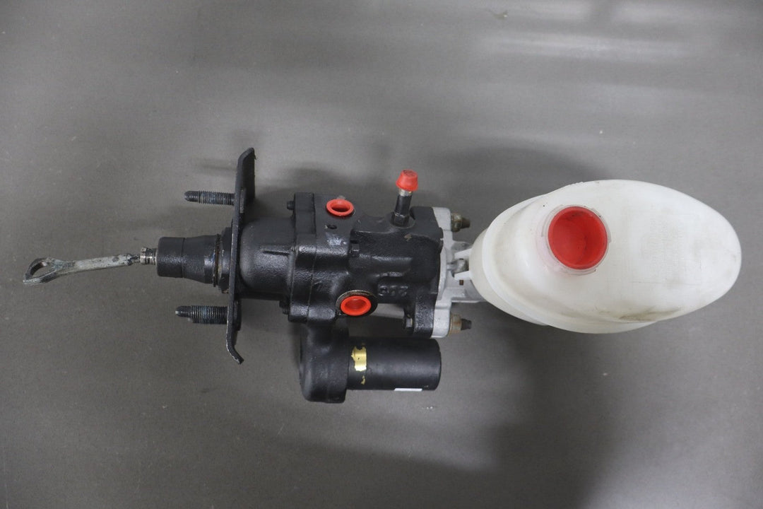 1999 - 2007 Chevrolet Silverado 2500 HD Power Brake Booster 15861643 OEM