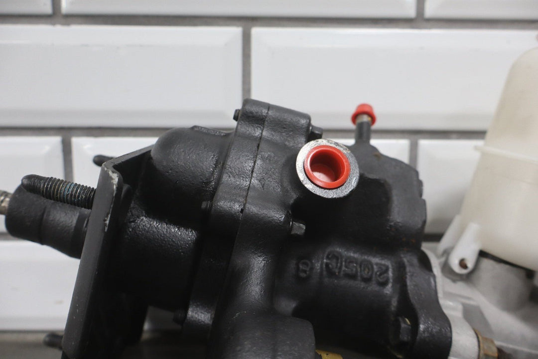 1999 - 2007 Chevrolet Silverado 2500 HD Power Brake Booster 15861643 OEM