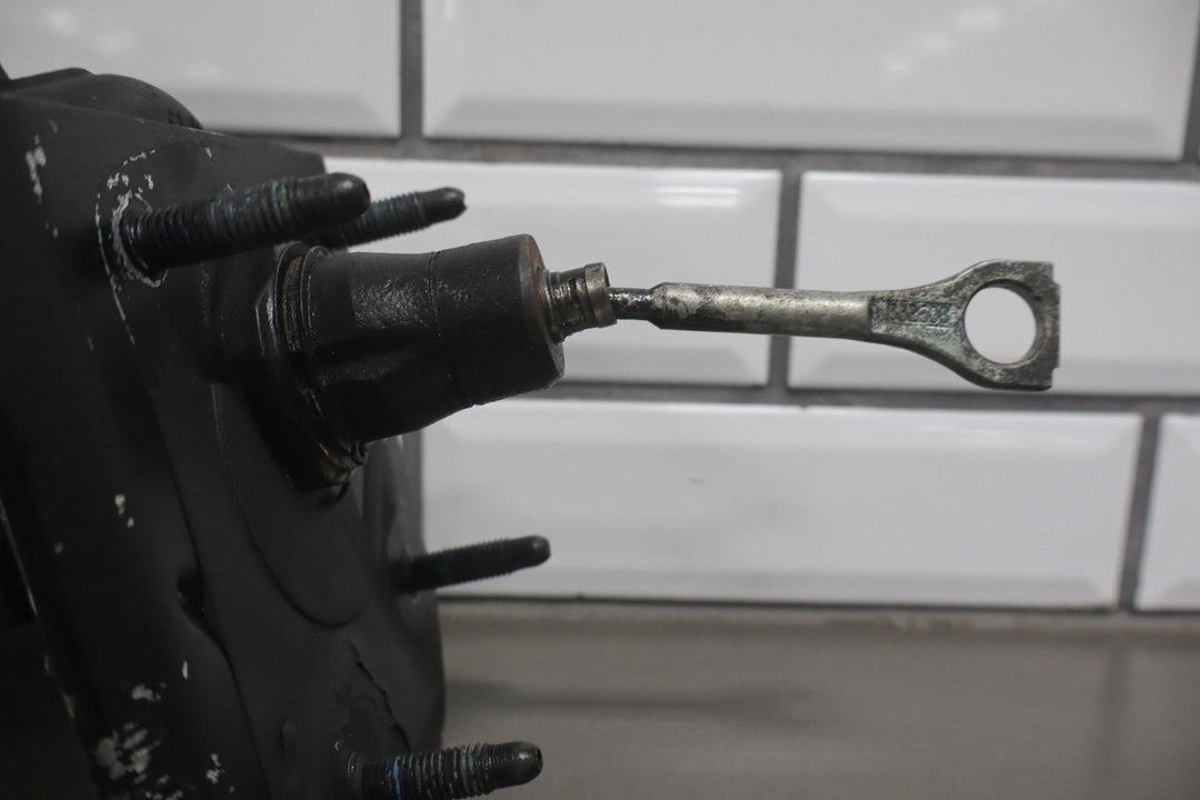 1999 - 2007 Chevrolet Silverado 2500 HD Power Brake Booster 15861643 OEM