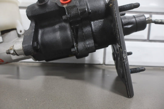 1999 - 2007 Chevrolet Silverado 2500 HD Power Brake Booster 15861643 OEM