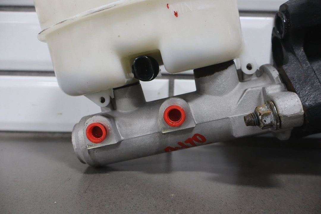 1999 - 2007 Chevrolet Silverado 2500 HD Power Brake Booster 15861643 OEM