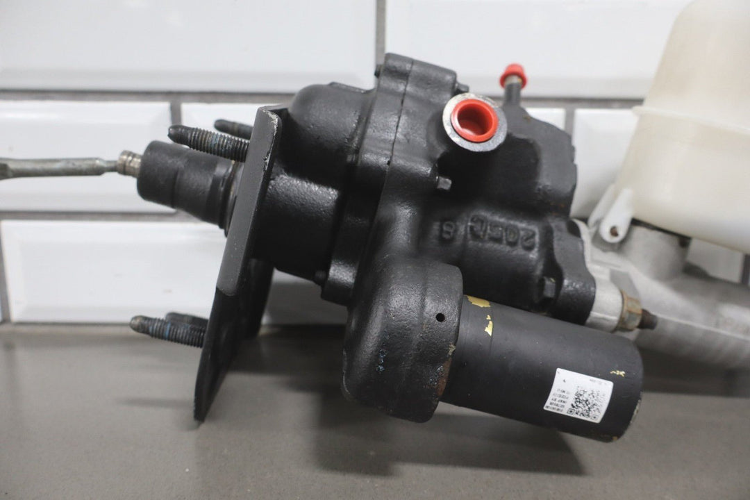 1999 - 2007 Chevrolet Silverado 2500 HD Power Brake Booster 15861643 OEM