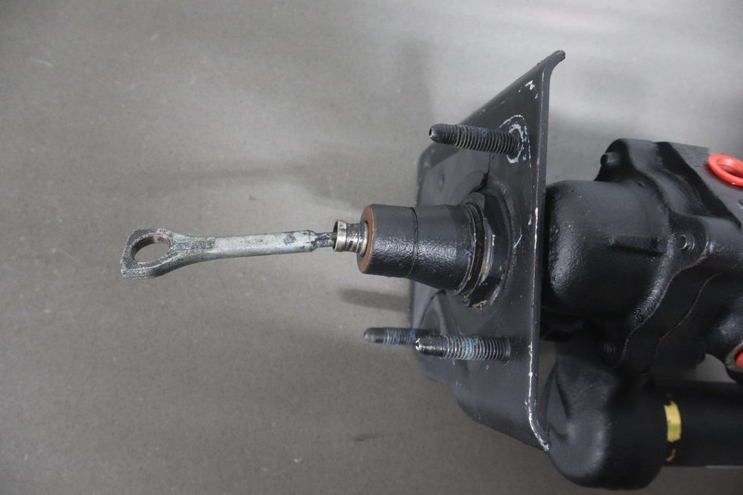 1999 - 2007 Chevrolet Silverado 2500 HD Power Brake Booster 15861643 OEM