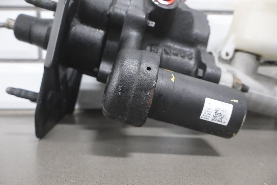 1999 - 2007 Chevrolet Silverado 2500 HD Power Brake Booster 15861643 OEM